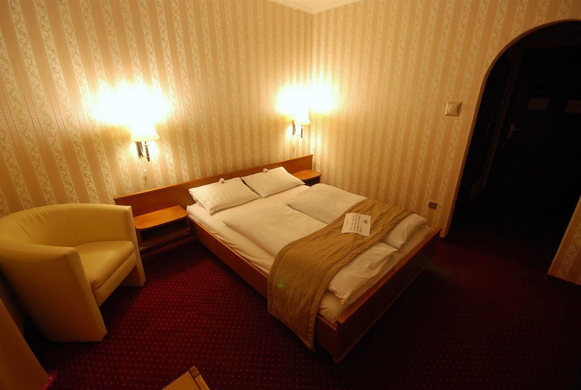 בודפשט Hotel Amadeus מראה חיצוני תמונה